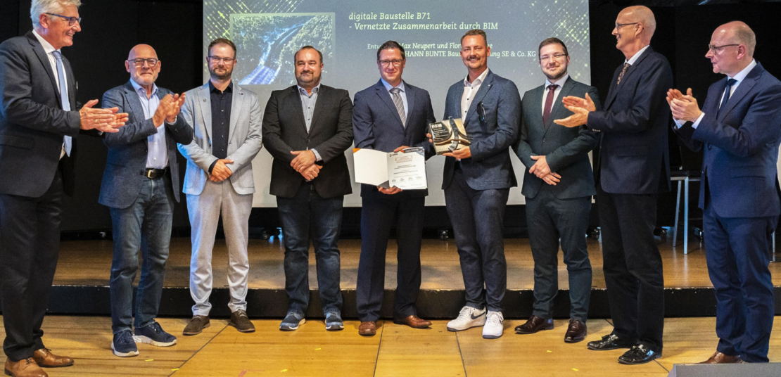 Deutscher Ingenieurpreis Straße und Verkehr 2025 Preisträger der LSBB stehen auf der Bühne